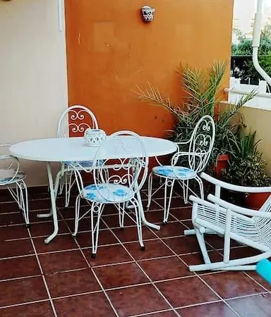 Acogedor Con Piscina, Solarium, Jardin